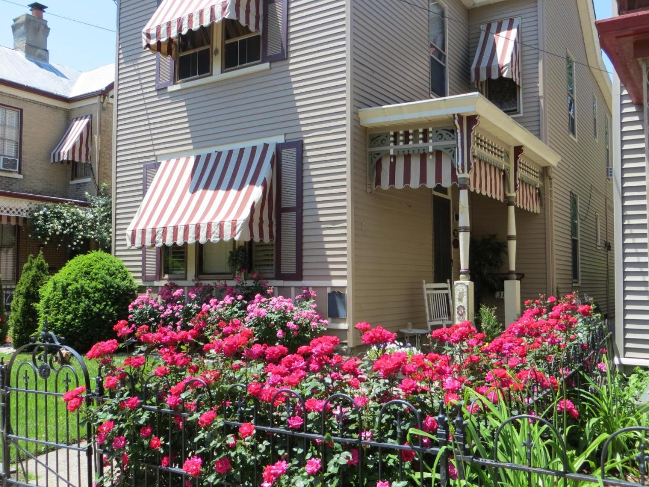 Weller Haus Bed, Breakfast & Event Center Bellevue Exterior foto